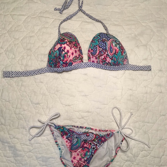 Venus Beaming Paisley Enchanter Push Up - Picture 1 of 6